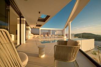 Thumbnail von Moderne Luxusvilla mit Infinity-Pool und Meerblick