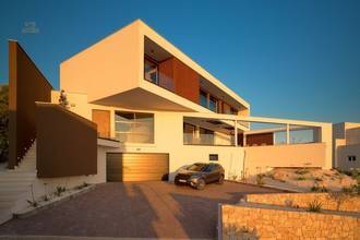 Thumbnail von Moderne Luxusvilla mit Infinity-Pool und Meerblick