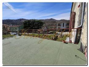 Thumbnail von Geniş oturma alanına sahip, özel park ve panoramaterrasıyla yenilenmeye hazır bağımsız villa
