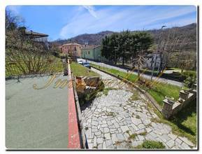 Thumbnail von Geniş oturma alanına sahip, özel park ve panoramaterrasıyla yenilenmeye hazır bağımsız villa