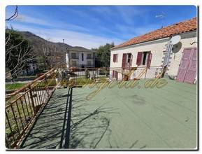 Thumbnail von Geniş oturma alanına sahip, özel park ve panoramaterrasıyla yenilenmeye hazır bağımsız villa