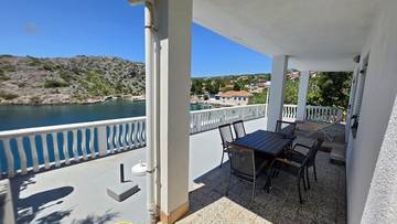 Thumbnail von Haus in erster Reihe am Meer mit großer Terrasse und Meerblick
