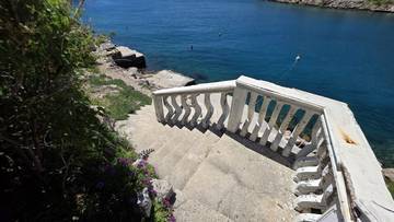 Thumbnail von Haus in erster Reihe am Meer mit großer Terrasse und Meerblick