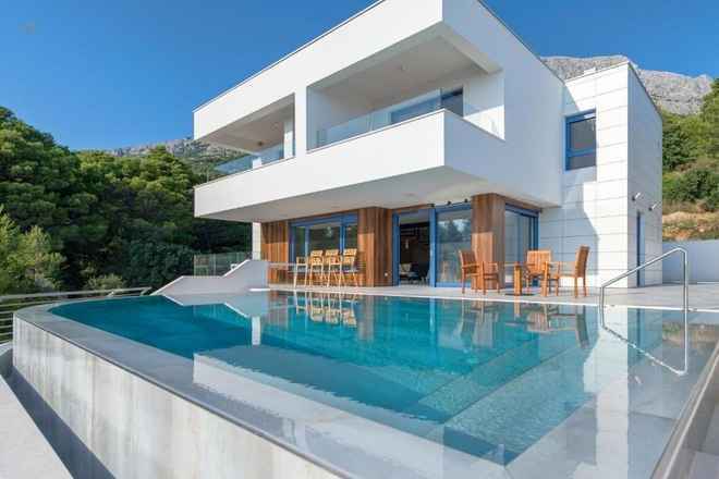 Moderne Villa mit beheiztem Pool, Wellnessbereich und Meerblick
