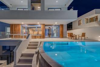 Thumbnail von Moderne Villa mit beheiztem Pool, Wellnessbereich und Meerblick