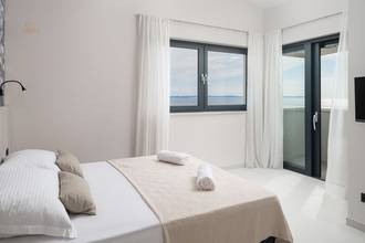 Thumbnail von Neu erbaute Villa mit Infinity-Pool und Meerblick