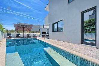 Thumbnail von Moderne Luxusvilla mit beheiztem Pool und Meerblick