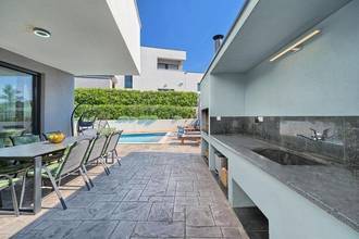 Thumbnail von Moderne Luxusvilla mit beheiztem Pool und Meerblick