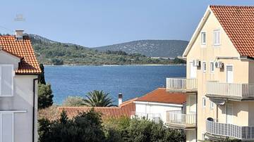 Thumbnail von Neubau-Doppelhaushälfte mit Meerblick, möbliert, 300 Meter zum Strand