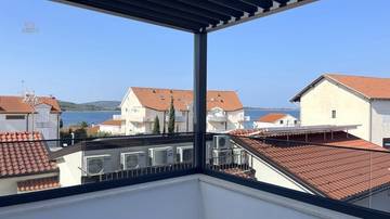 Thumbnail von Neubau-Doppelhaushälfte mit Meerblick, möbliert, 300 Meter zum Strand
