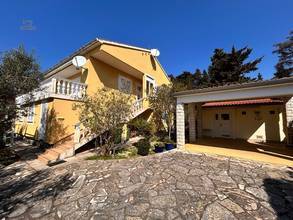 Thumbnail von Familienhaus mit Meerblick und großzügigem Garten