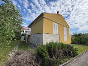 Thumbnail von Familienhaus mit Meerblick und großzügigem Garten