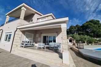Thumbnail von Mediterrane Villa mit Swimmingpool und Meerblick