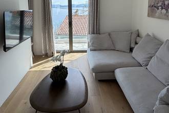 Thumbnail von Freistehendes Haus mit Meerblick und drei Wohneinheiten an der Omis Riviera