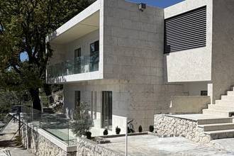 Thumbnail von Freistehendes Haus mit Meerblick und drei Wohneinheiten an der Omis Riviera