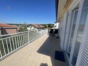 Thumbnail von Freistehendes Haus mit drei Wohnungen, Garten und Garage