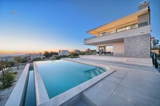 Thumbnail von Luxusvilla mit Swimmingpool und Meerblick