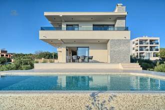 Thumbnail von Luxusvilla mit Swimmingpool und Meerblick