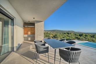 Thumbnail von Luxusvilla mit Swimmingpool und Meerblick
