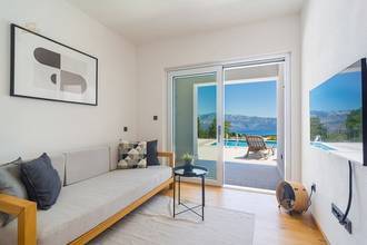Thumbnail von Modernes Haus mit beheiztem Pool und Meerblick
