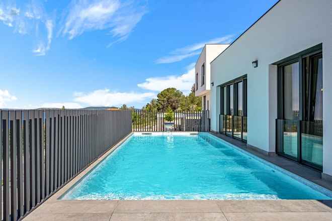 Moderne Villa mit Swimmingpool und Meerblick in der Region Primosten / Sibenik