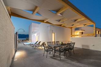 Thumbnail von Luxuriöse Villa in erster Reihe zum Meer mit Pool und Meerblick