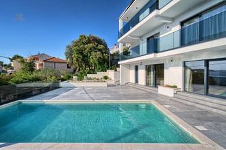 Thumbnail von Modern yeni inşaat villa havuz ve deniz manzarasıyla, denize yaklaşık 20 metre
