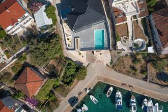 Thumbnail von Modern yeni inşaat villa havuz ve deniz manzarasıyla, denize yaklaşık 20 metre