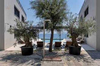 Thumbnail von Luxusapartment in erster Reihe zum Meer mit Pool und Meerblick