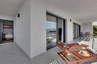 Thumbnail von Luxusapartment in erster Reihe zum Meer mit Pool und Meerblick