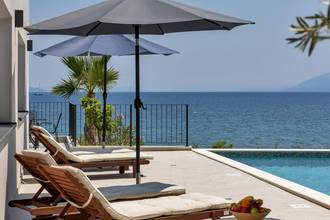 Luxusapartment in erster Reihe zum Meer mit Pool und Meerblick
