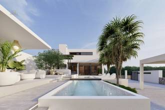 Moderne Luxusvilla mit Pool und Panoramablick aufs Meer