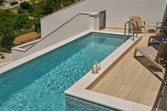 Thumbnail von Exklusive Wohnung auf drei Ebenen in Luxusvilla mit Pool, Meerblick und Dachterrasse