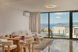 Thumbnail von Exklusive Wohnung auf drei Ebenen in Luxusvilla mit Pool, Meerblick und Dachterrasse