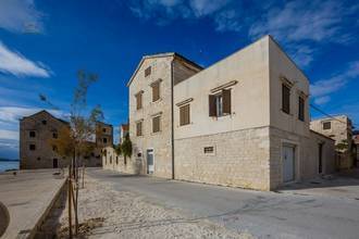 Thumbnail von Historisches Steinhaus mit Meerblick und Garage