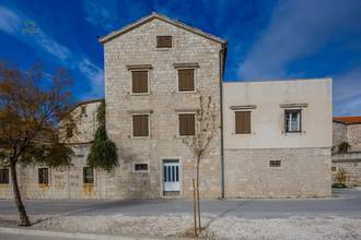 Thumbnail von Historisches Steinhaus mit Meerblick und Garage