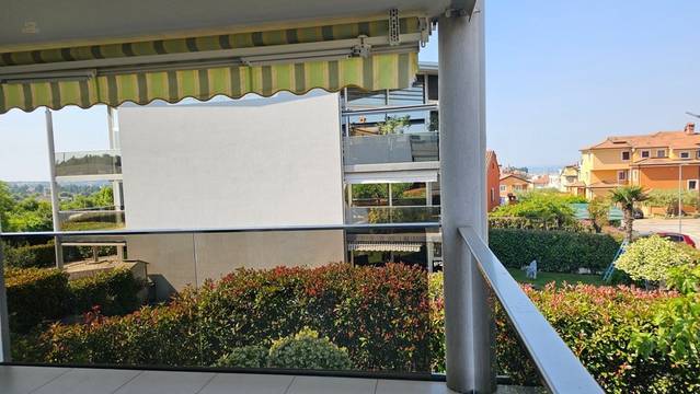 Moderne Wohnung mit Garage und Meerblick nahe dem Strand