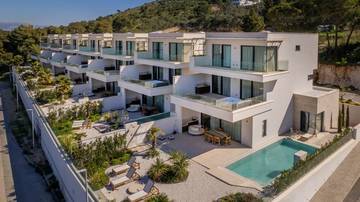 Thumbnail von Neubau-Luxusvillen mit Pool und Meerblick in erster Meereslinie