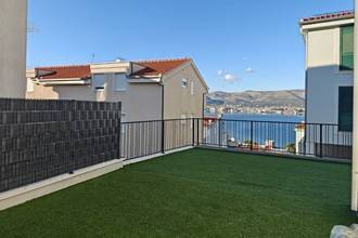 Thumbnail von Erdgeschosswohnung mit Pool, Garten und Meerblick