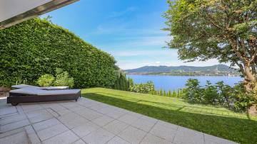 Thumbnail von Exklusive Villa mit Pool am See