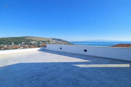 Penthouse mit Dachterrasse, Meerblick und Stellplatz