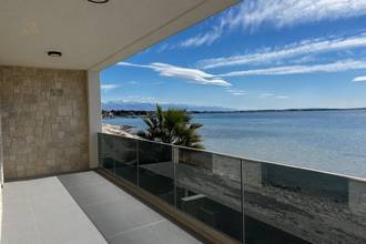 Thumbnail von Moderne Villa mit Pool in erster Reihe zum Meer