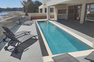 Thumbnail von Moderne Villa mit Pool in erster Reihe zum Meer