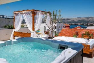 Thumbnail von Modernes Haus mit Pool und Dachterrasse