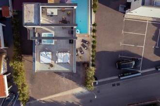 Thumbnail von Modernes Haus mit Pool und Dachterrasse