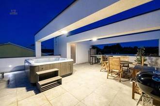 Thumbnail von Modernes Haus mit Pool und Dachterrasse