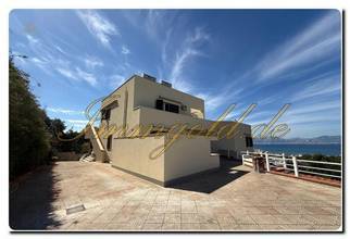 Immogold Sizilianischer Luxustraum Exklusive Villa nahe Palermo, mit fünf Schlafzimmern, drei separaten Apartments, Meerblick, spektakulärer Dachterrasse und tollem Pool