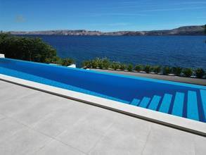 Thumbnail von Moderne Luxusvilla in erster Reihe am Meer mit Infinity-Pool und direktem Strandzugang