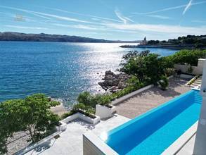 Thumbnail von Moderne Luxusvilla in erster Reihe am Meer mit Infinity-Pool und direktem Strandzugang