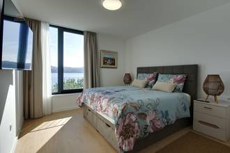 Thumbnail von Moderne Luxusvilla in erster Reihe am Meer mit Infinity-Pool und direktem Strandzugang